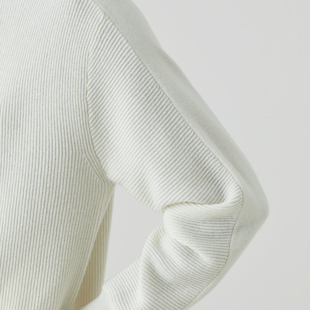 Kwaliteit zit 'm in de details en de materialen. Daarom posten we vandaag een close-up 🔍van deze mooie rib knit sweater van merino en kasjmier. 

Een super draag- en combineerbaar capsule kledingstuk, waar je echt heel lang plezier van zult hebben.👌

#fikanaarden #boetiek #kooplokaal #closedofficial #naardenvesting #naarden #bussum #laren #gooisemeren #blaricum #huizen #gooi #hetgooi #naardenbussum #almere #muiden #eemnes #hetarsenaal #kasjmiertrui