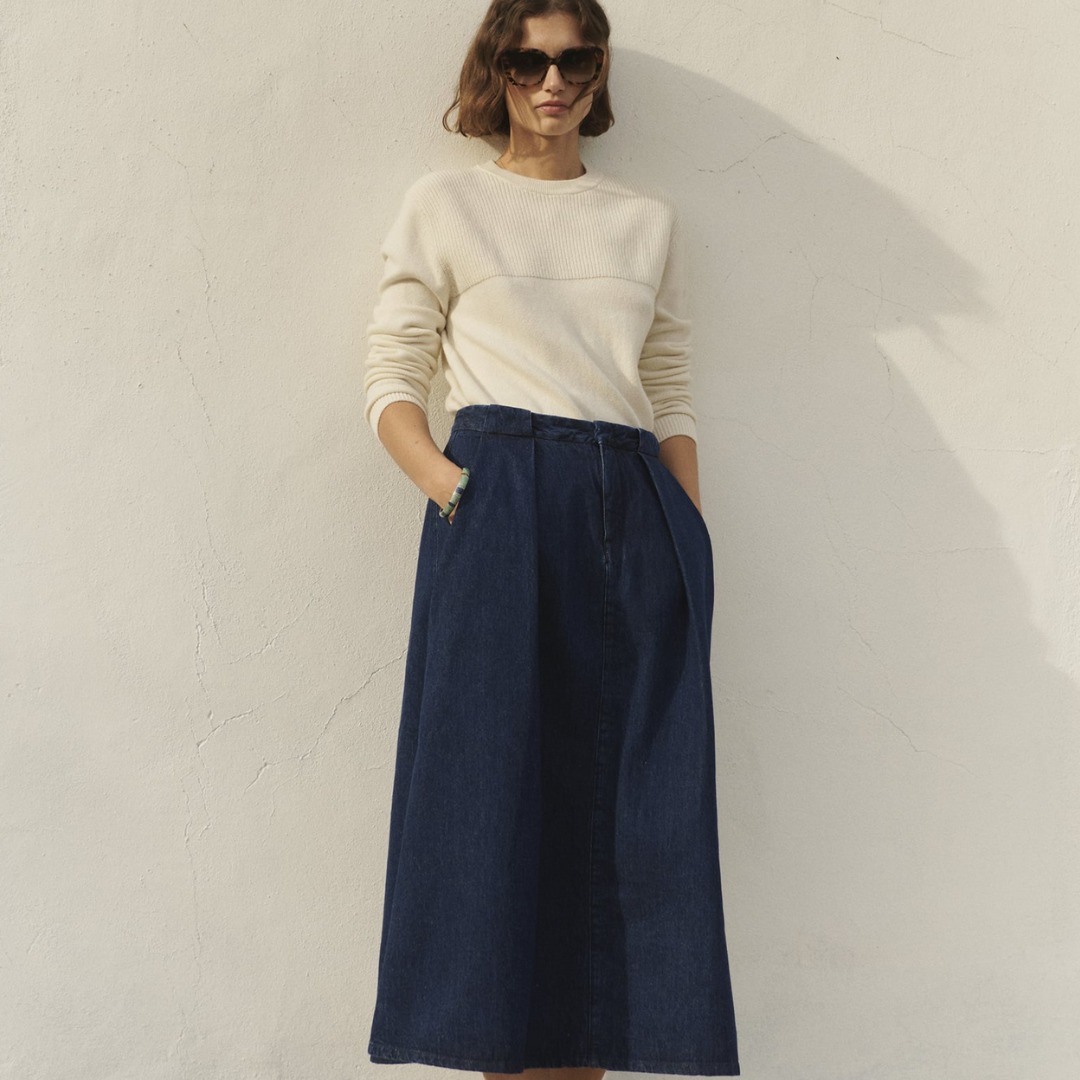 Met deze super comfortabele rok van 100% bio jersey katoen kan je echt eindeloos combineren. 🌿
De rok heeft handige steekzakken, een elastische tailleband met trekkoord en is geproduceerd in Europa.
We hebben 'm in zwart, maar ook in wit.
#marktstraatnaarden #naardenvesting #capsulecollectie #madeineurope #biologischkatoen
